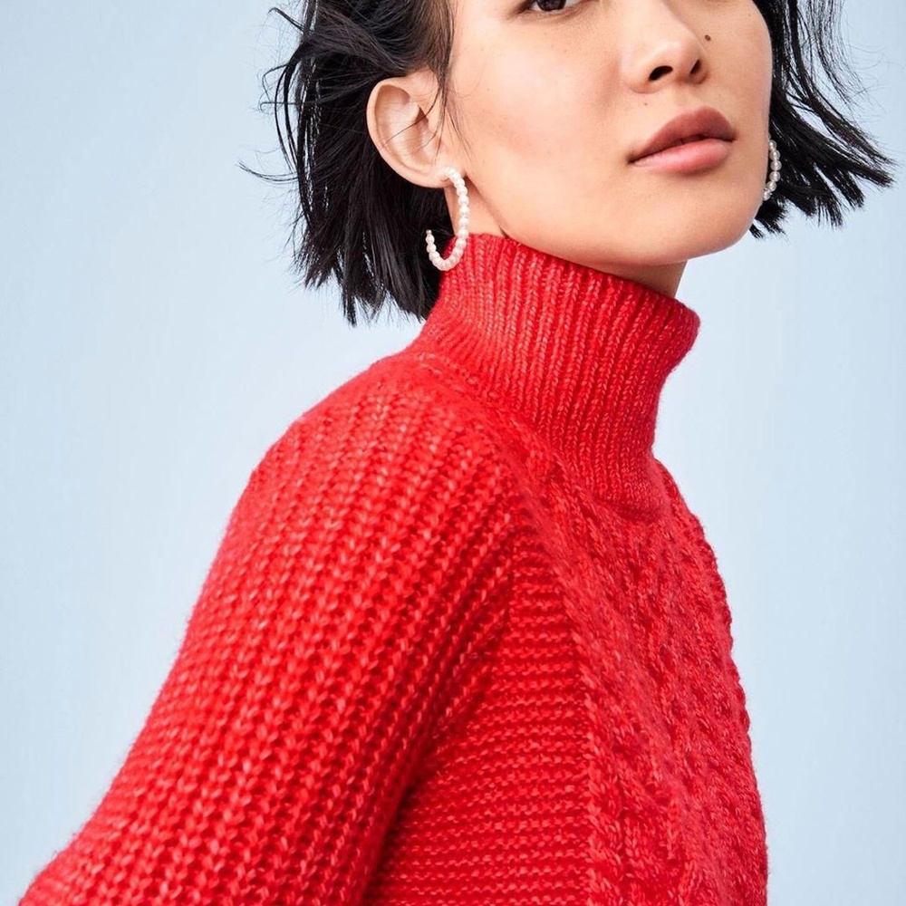 NWT CROPPED TURTLENECK CABLE SWEATER